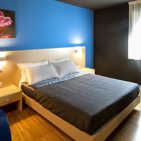Bleu Aparthotel 2*